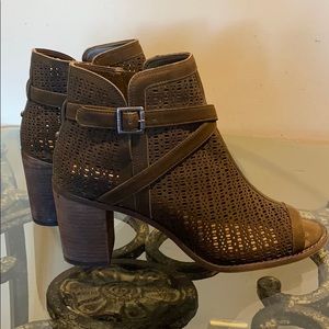 Vince Camuto Booties! Excellent Condition!